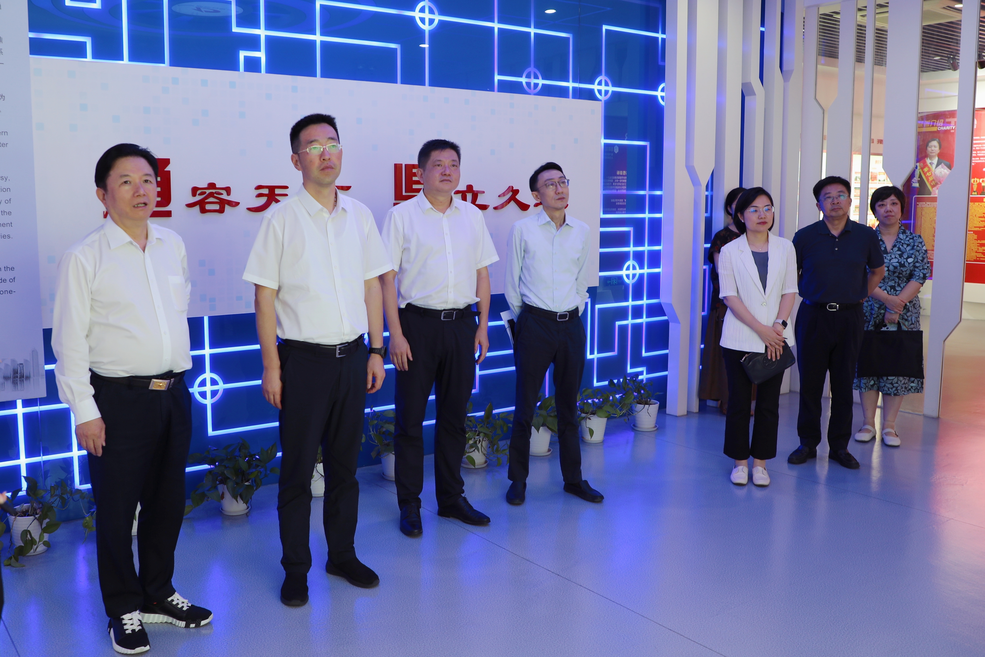 吴江区委副书记、代理区长孙道寻率队走访通鼎集团 ：深化政企精准对接，共筑创新产业生态